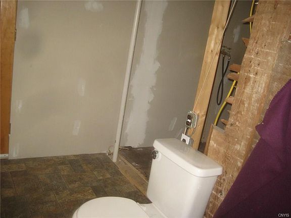 4th image of 212 Pine St
