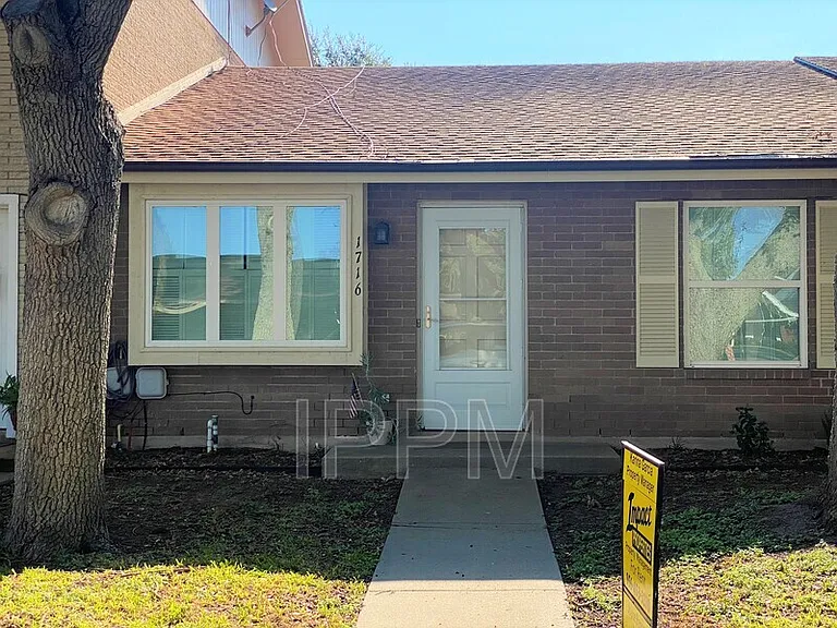 1716 Palm Valley Dr W — Photo 1