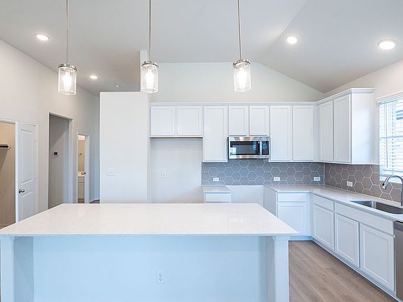 4th image of 1061 Blue Oak Blvd