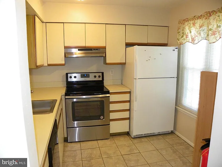 300B Mitten Ln #B — Photo 9