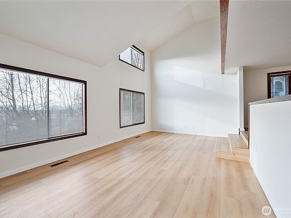 4th image of 1205 Holly Street