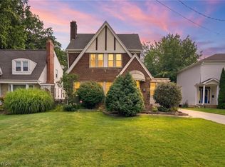 895 Richmond Rd, Lyndhurst, OH 44124