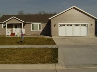 2715 Green Creek Rd, Cedar Falls, IA 50613
