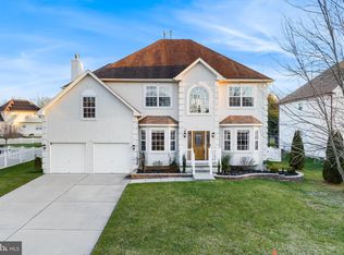 8 Kindle Ct, Clayton, NJ 08312