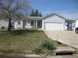 1031 Huntington Dr, Troy, MO 63379