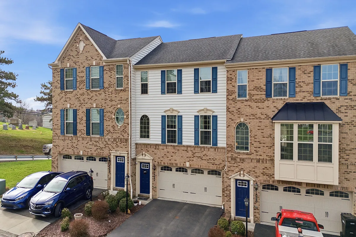 Building Photo - 404 Aprilmae Way
