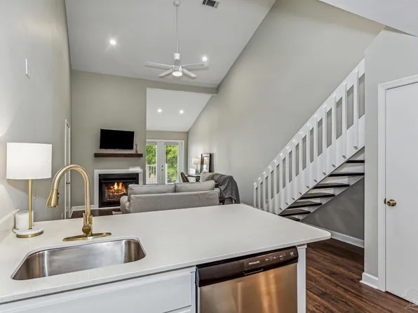 5001 Grande Dr APT 1423, Pensacola, FL 32504