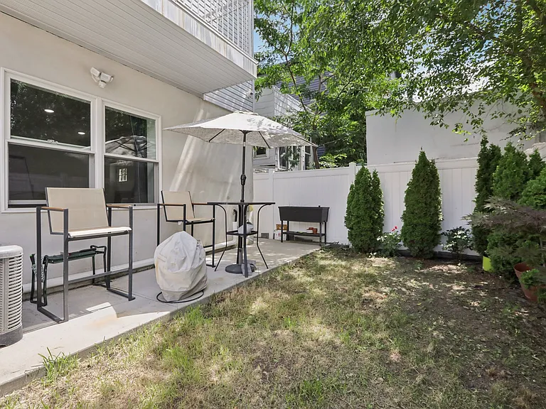 131 Zabriskie St #1 — Photo 41