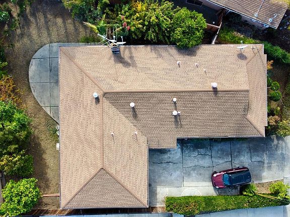 2nd image of 426 Mackenzie Place
