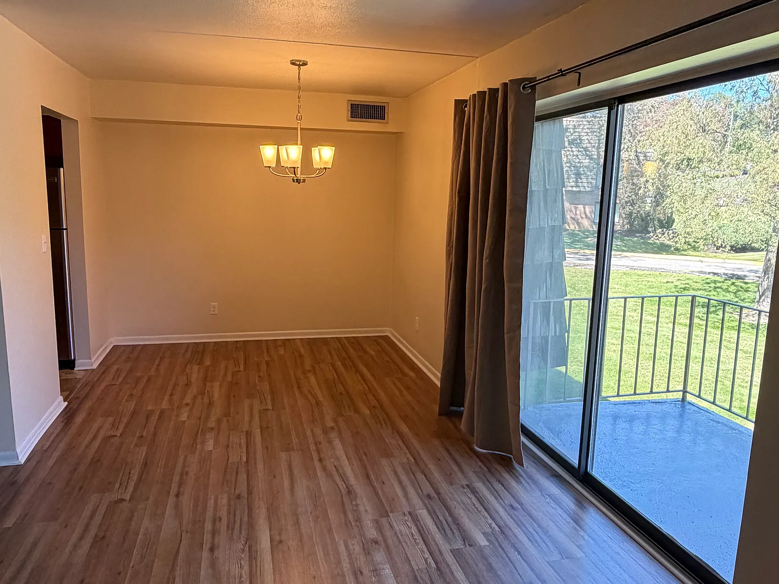 1 bed, 850 sqft, $1,395 — Photo 4