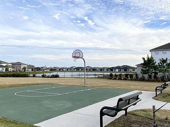4th image of 33879 Astoria Cir