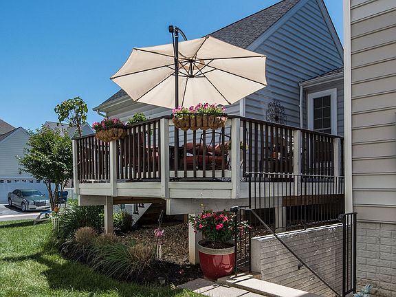 EXPANSIVE DECK W/ STAIRS