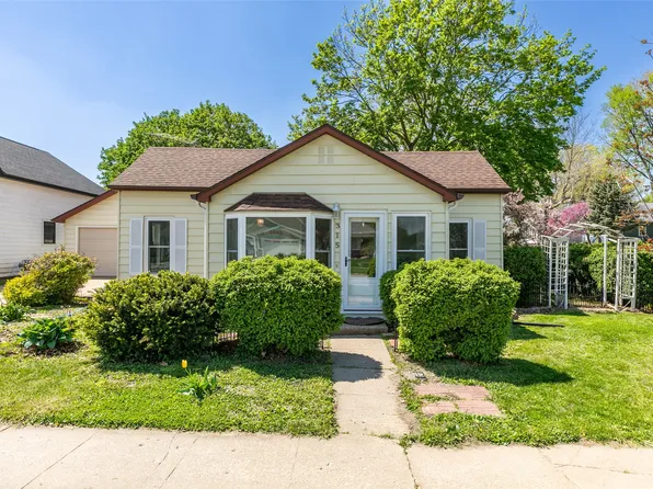 315 E 1st St, Pella, IA 50219