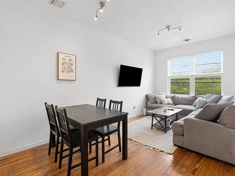 22 Willowdale Ave #2 — Photo 9