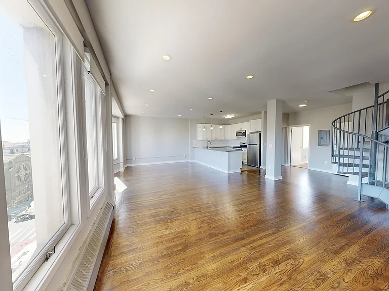 1735 Van Ness Avenue — Photo 22
