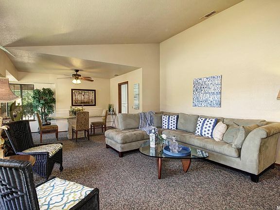 4th image of 303 Paddock Ct
