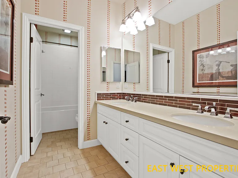 42 Royal Grv — Photo 27