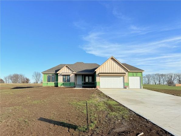 13511 Woodland Ranch Dr, Lees Summit, MO 64086