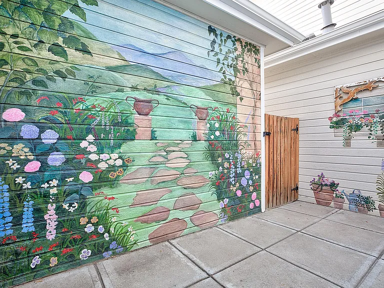 8300 Fairmount Dr — Photo 37