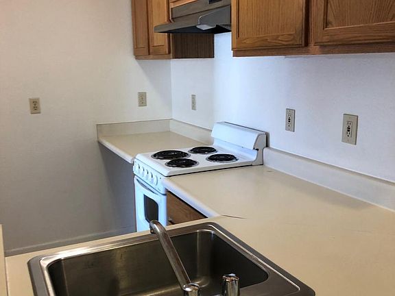 3rd image of 435 S 6th St APT 16