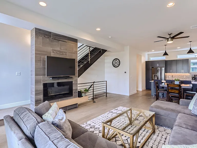 1581 N Perry St — Photo 6