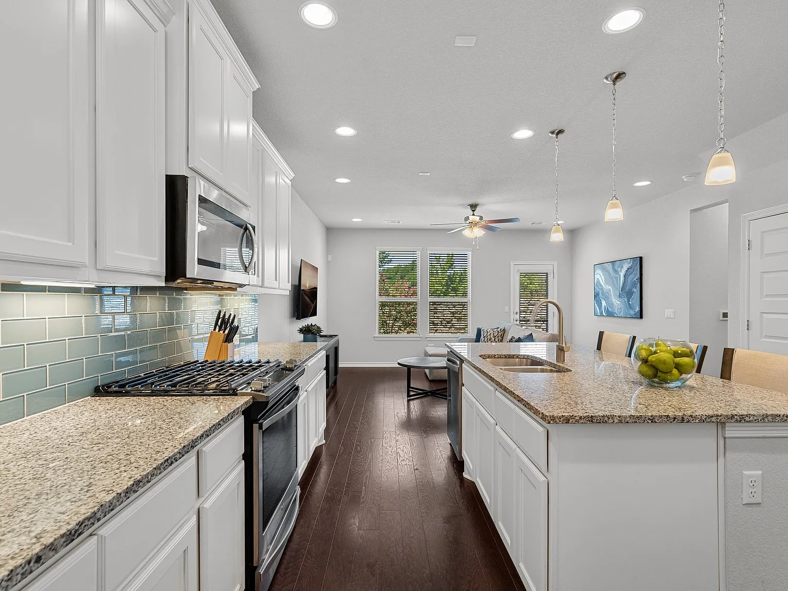 4 bed, 3.5 bath, $5,000 — Photo 4