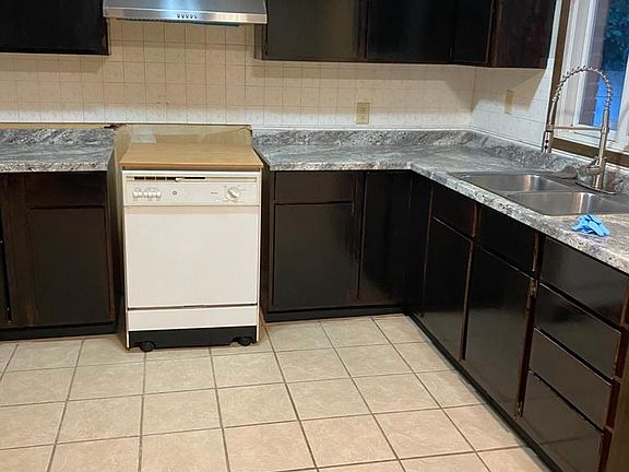 3rd image of 1565 Maiden Ln