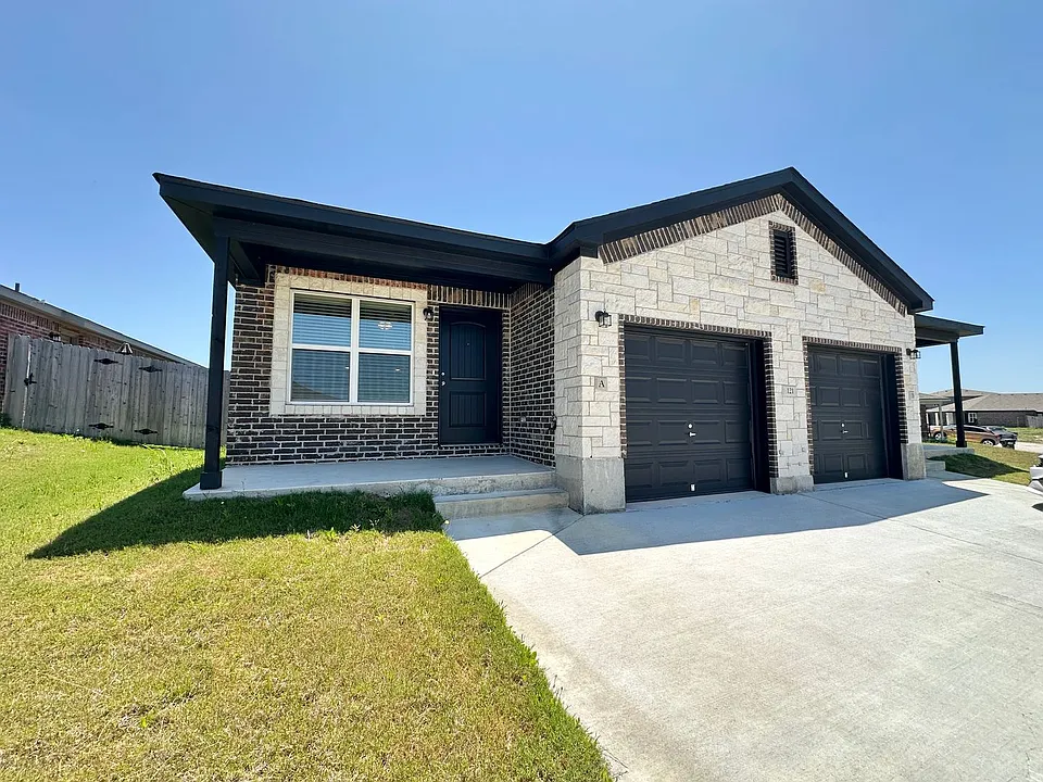 121 Dolphin Dr