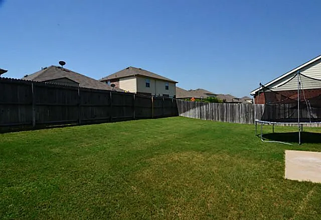 854 Crockett Dr — Photo 16