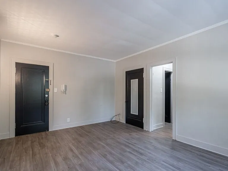 The Oakwood Manor Apartments — Photo 9