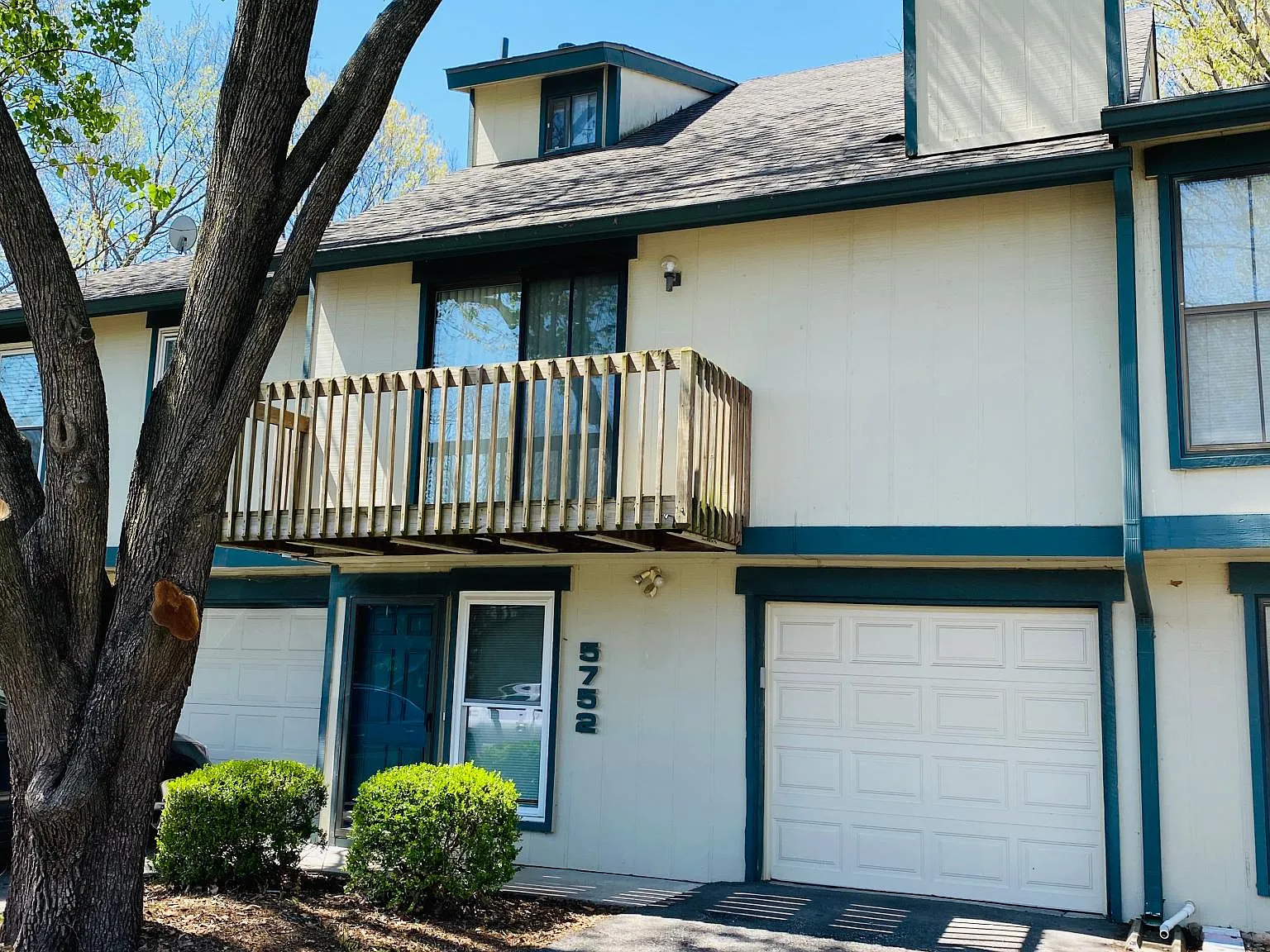 2 bed, 1.5 bath, 1272 sqft, $1,375 — Photo 1