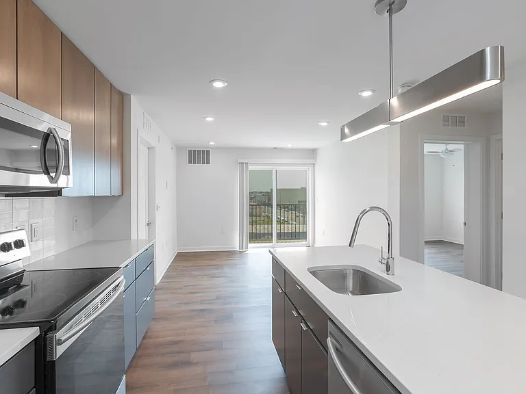 Graduate Pointe — Photo 2