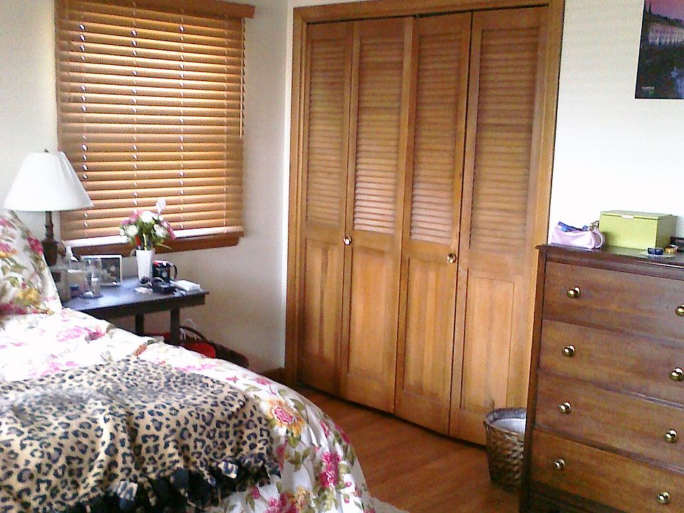 2nd image of 915 Oakcrest St APT 1