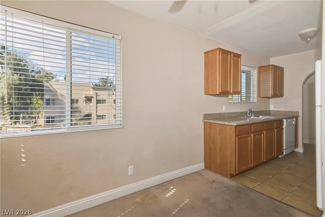 2 bed, 2.0 bath, 945 sqft, $1,295 — Photo 4