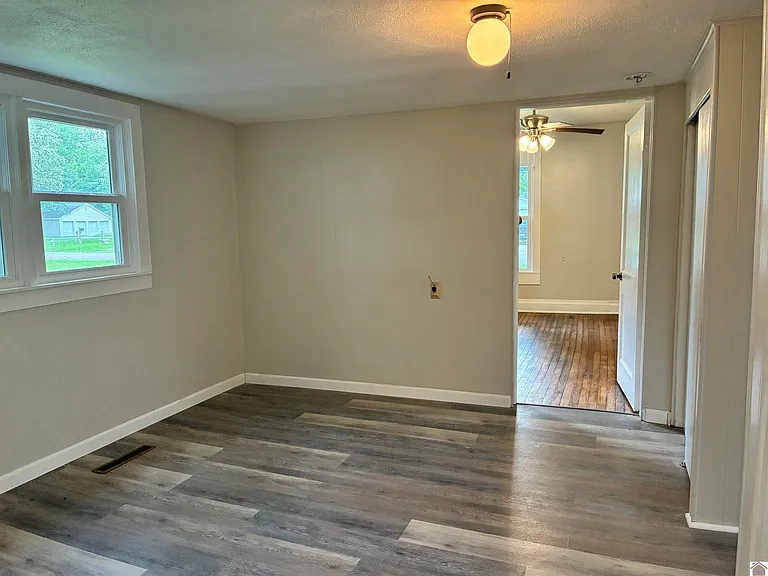 1207 Markham Ave — Photo 15