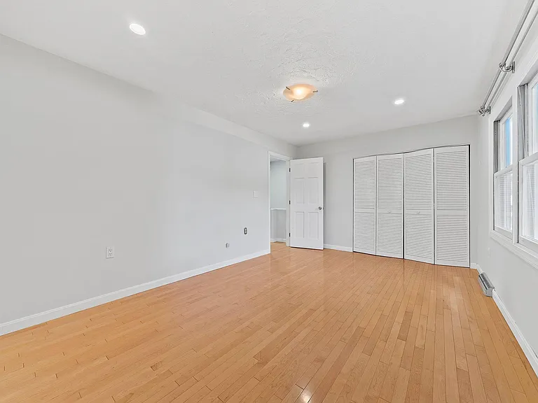 52 River St — Photo 17