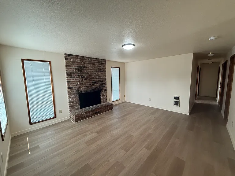 Living room, other view.