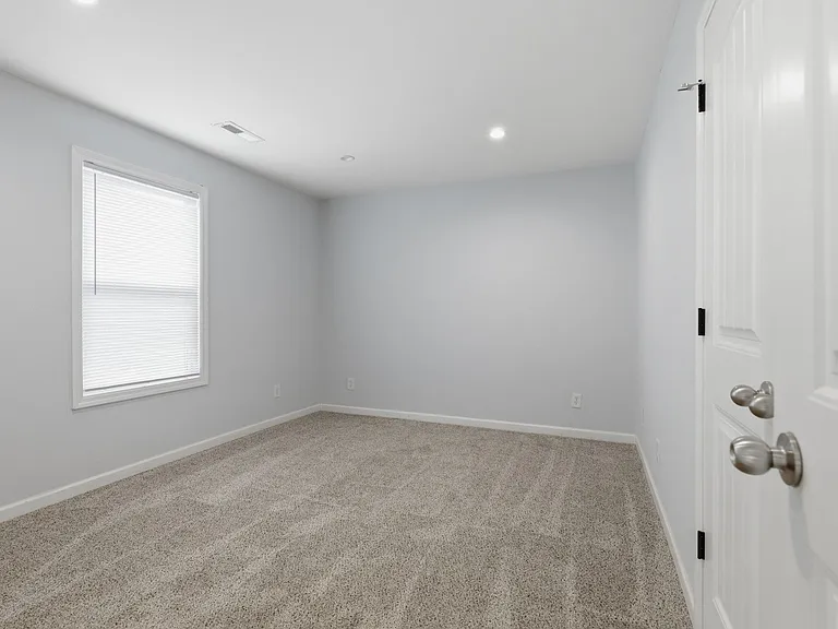 408 Elgin St #B — Photo 12