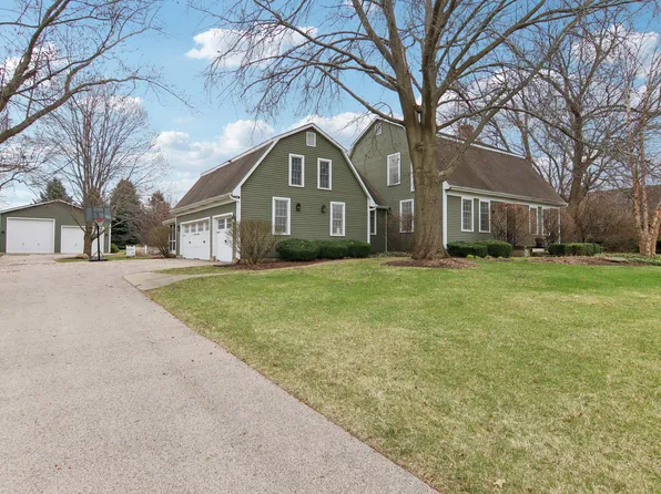 11N201 Capulet Cir, Elgin, IL 60124