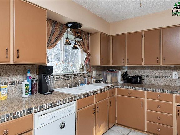 3rd image of 1213 Wild Rose Ave