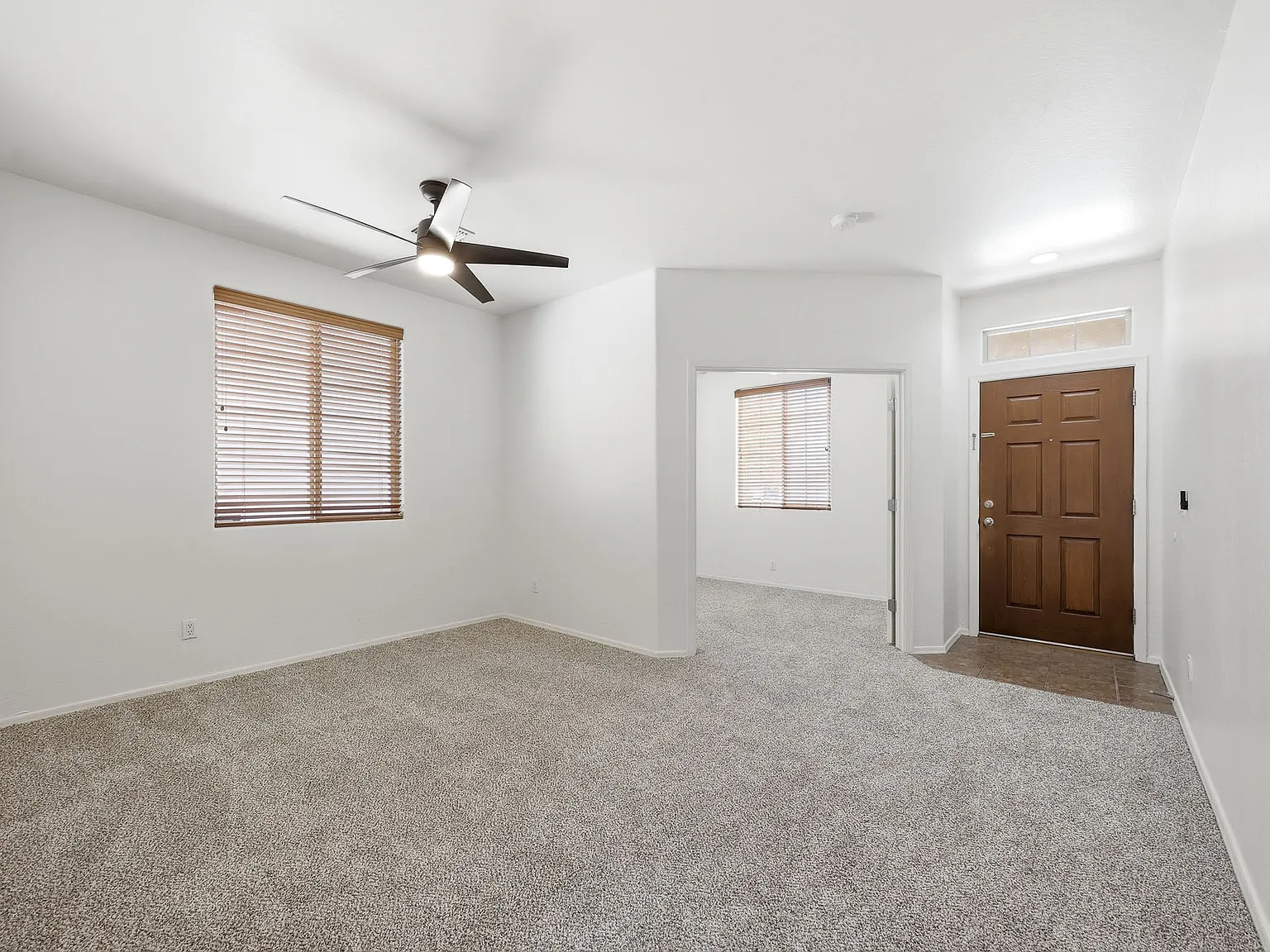 4 Beds, 2 Baths, Den/Office, Updated Move in Ready! — Photo 2