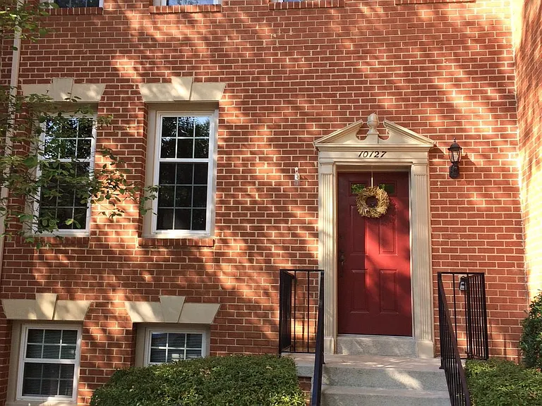 10127 Ebenshire Ct — Photo 1