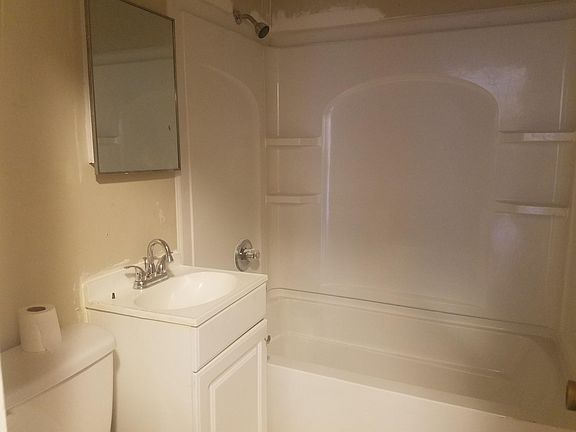 4th image of 2106 Wintergreen Pl