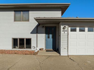 425 28th Ave SW APT B, Minot, ND, 58701