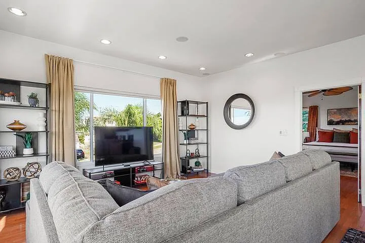 4551 Narragansett Ave — Photo 23