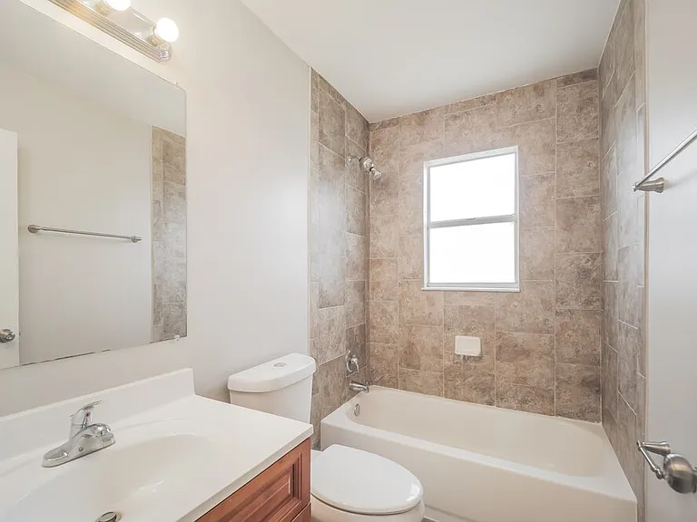 2122 SE 6th Ln — Photo 15