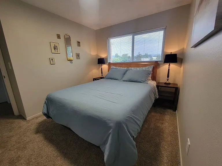 Newly Renovated Townhouse - Pet Friendly!! — Photo 8