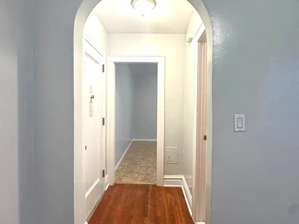 6-13 Grandview Avenue image 9 of 15