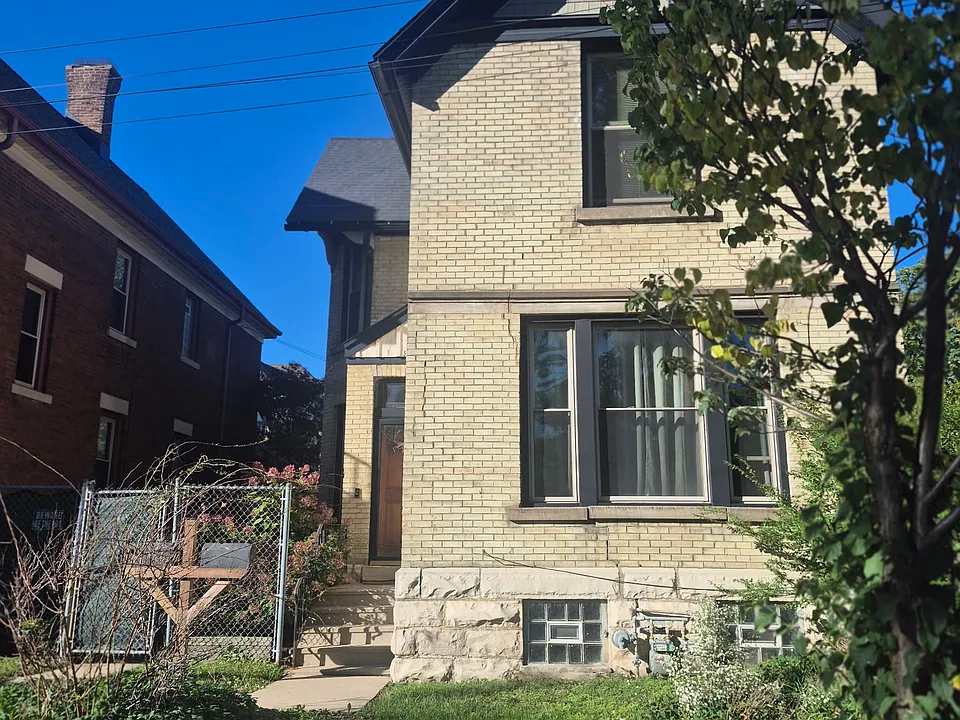 324 W Mineral St