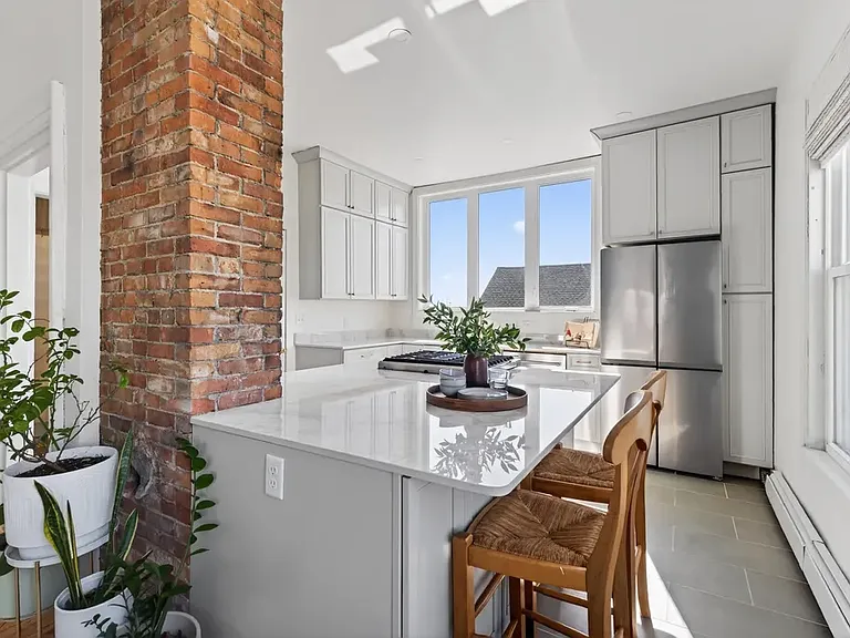 62 Saint Lawrence St #2 — Photo 2